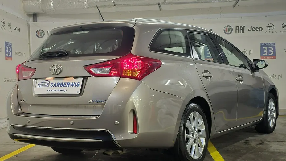 TOYOTA Auris -