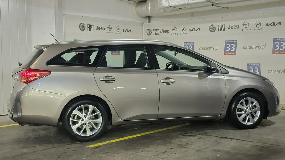 TOYOTA Auris -