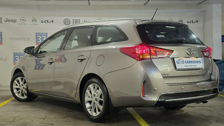 TOYOTA Auris -