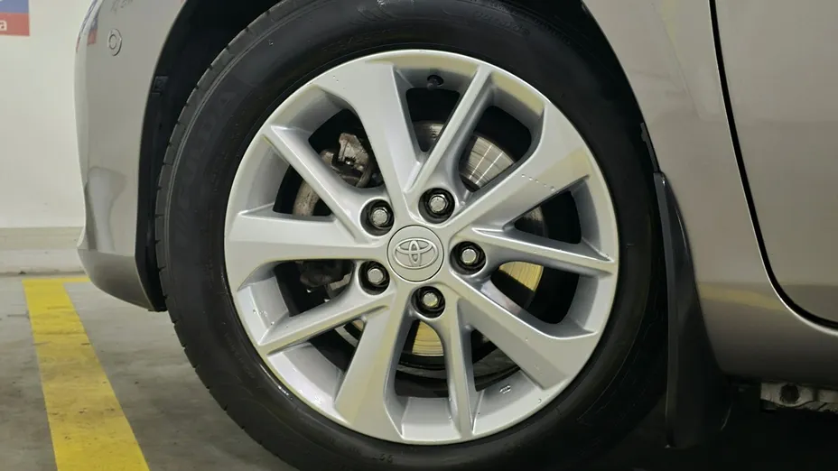 TOYOTA Auris -