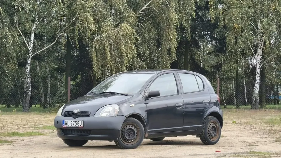 TOYOTA Yaris -