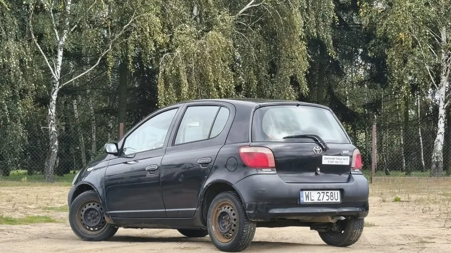 TOYOTA Yaris -