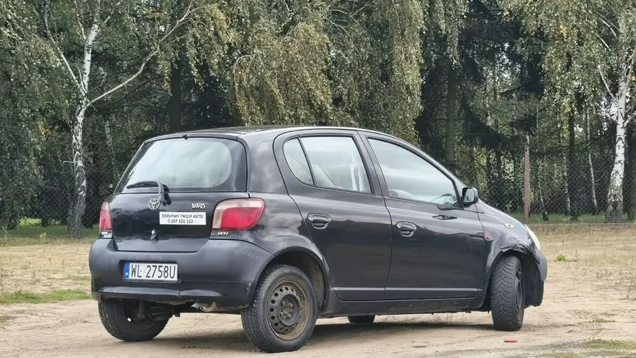 TOYOTA Yaris -