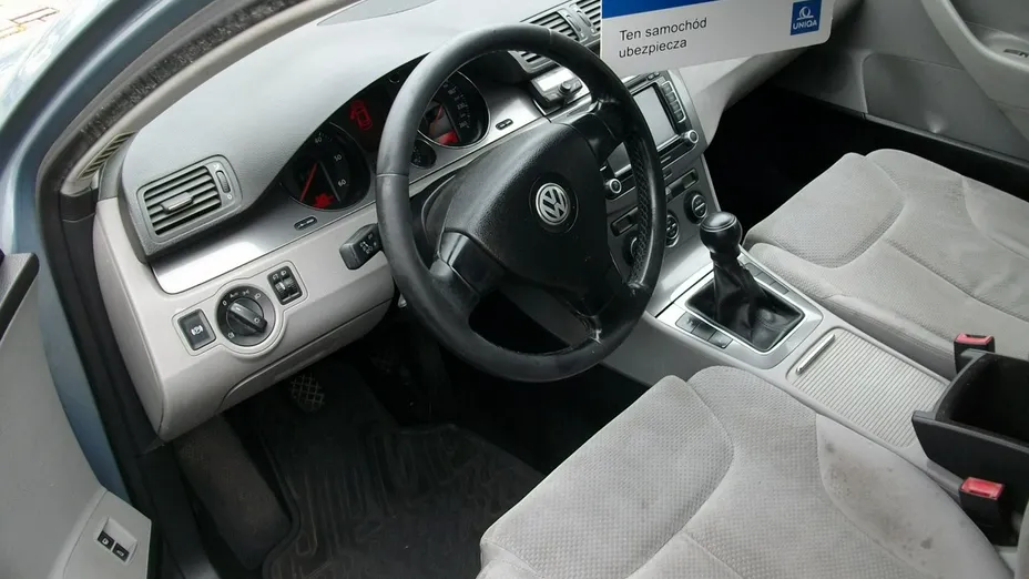 VOLKSWAGEN Passat -