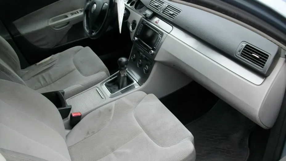 VOLKSWAGEN Passat -