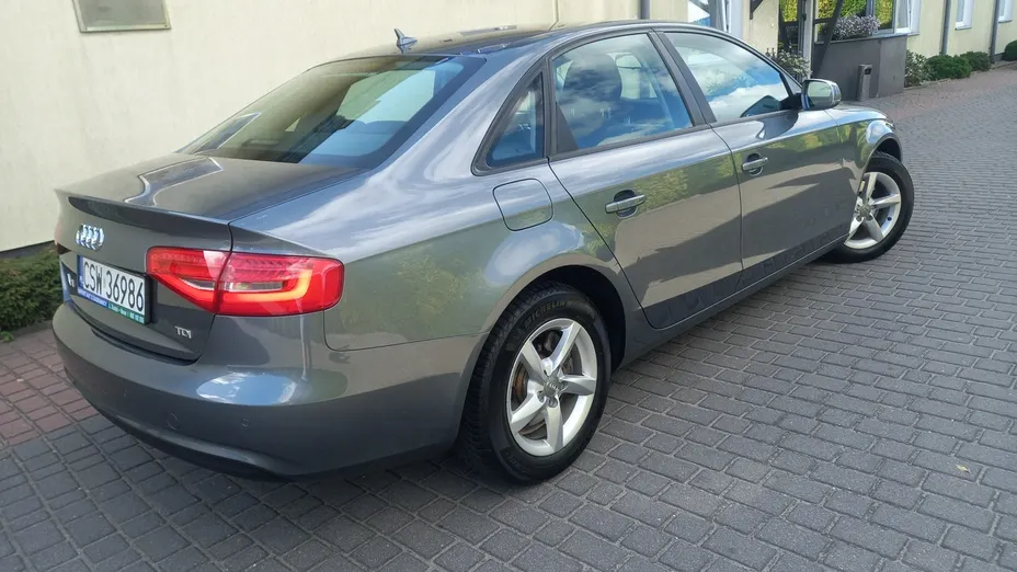 AUDI A4 -