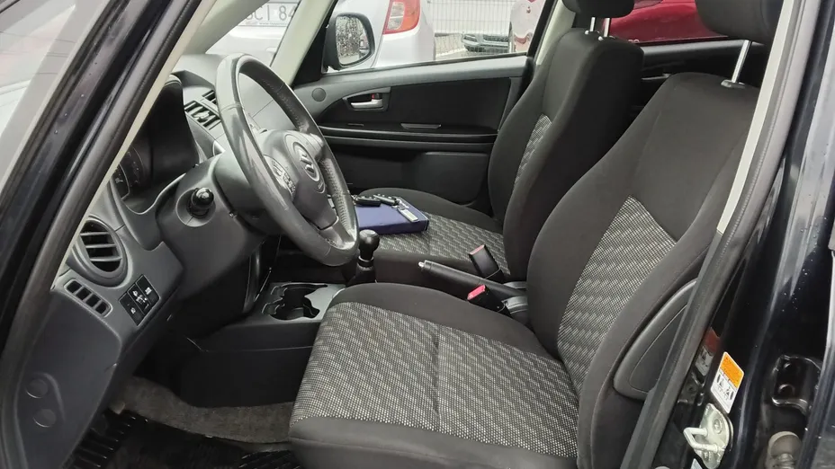 SUZUKI SX4 -