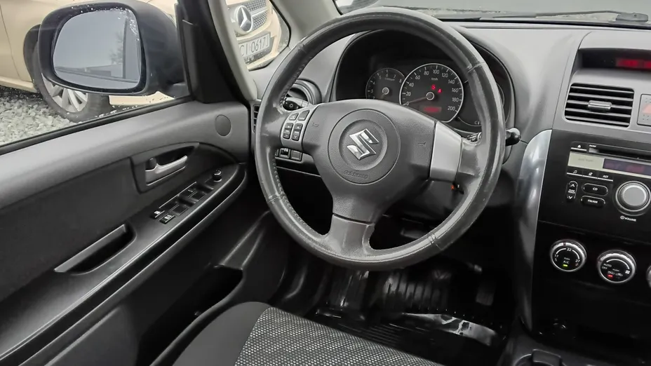 SUZUKI SX4 -