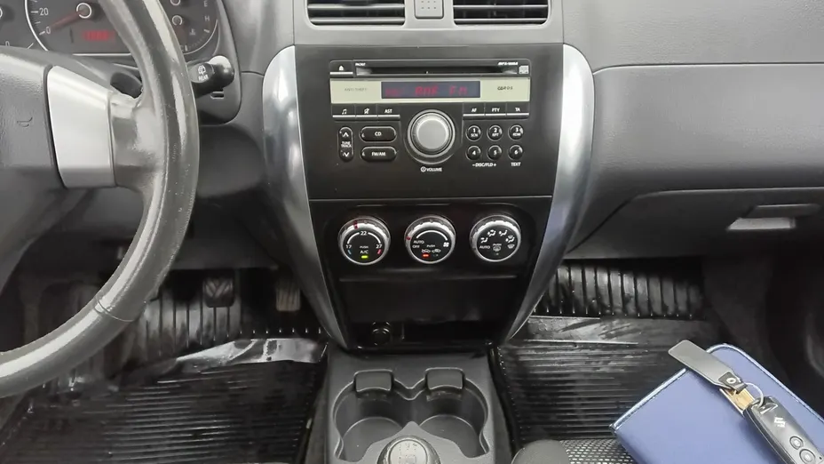 SUZUKI SX4 -