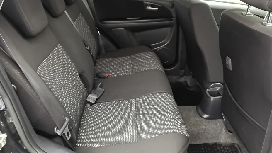 SUZUKI SX4 -