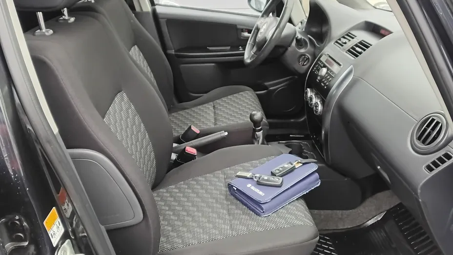 SUZUKI SX4 -