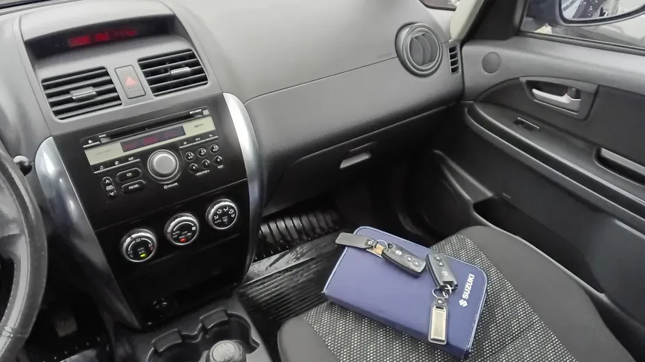SUZUKI SX4 -