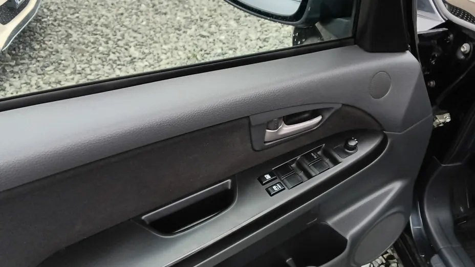SUZUKI SX4 -