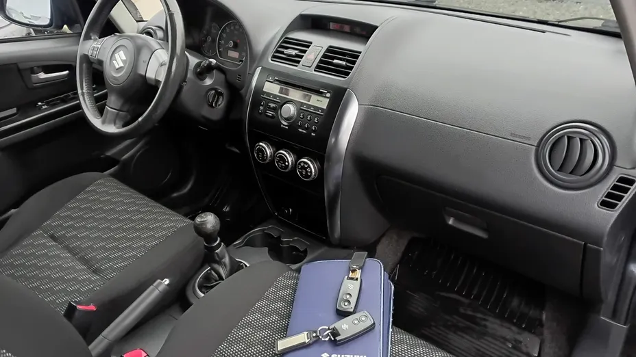 SUZUKI SX4 -
