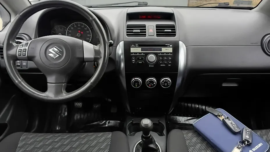 SUZUKI SX4 -