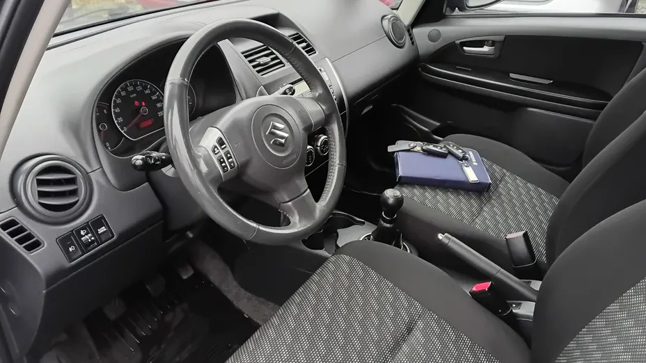 SUZUKI SX4 -