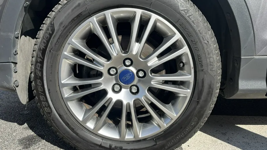 FORD Kuga -
