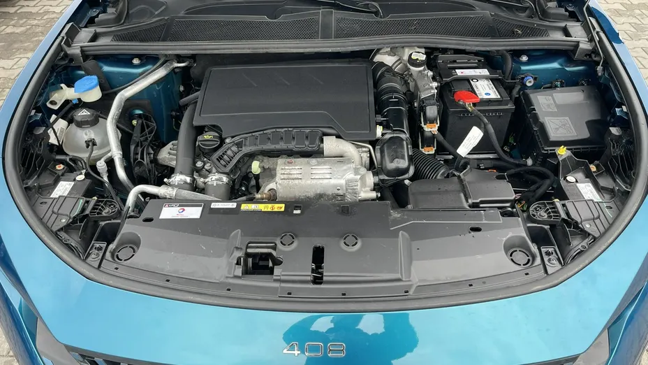 PEUGEOT 408 -