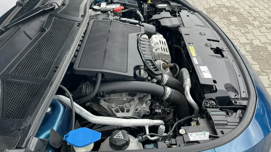 PEUGEOT 408 -
