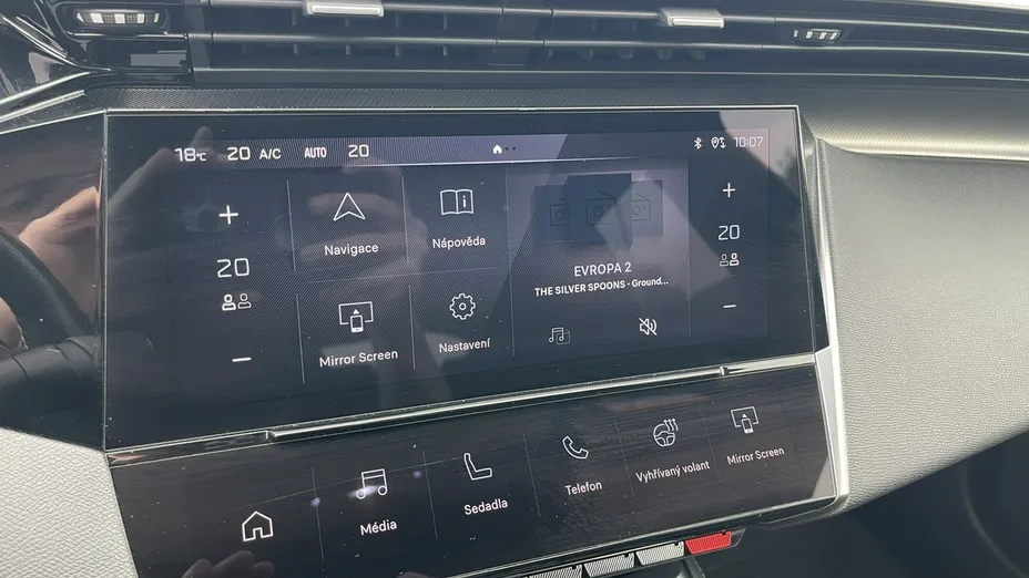 PEUGEOT 408 -
