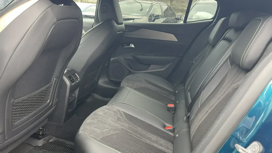 PEUGEOT 408 -