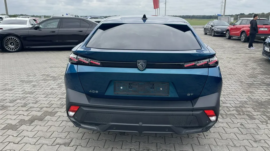PEUGEOT 408 -