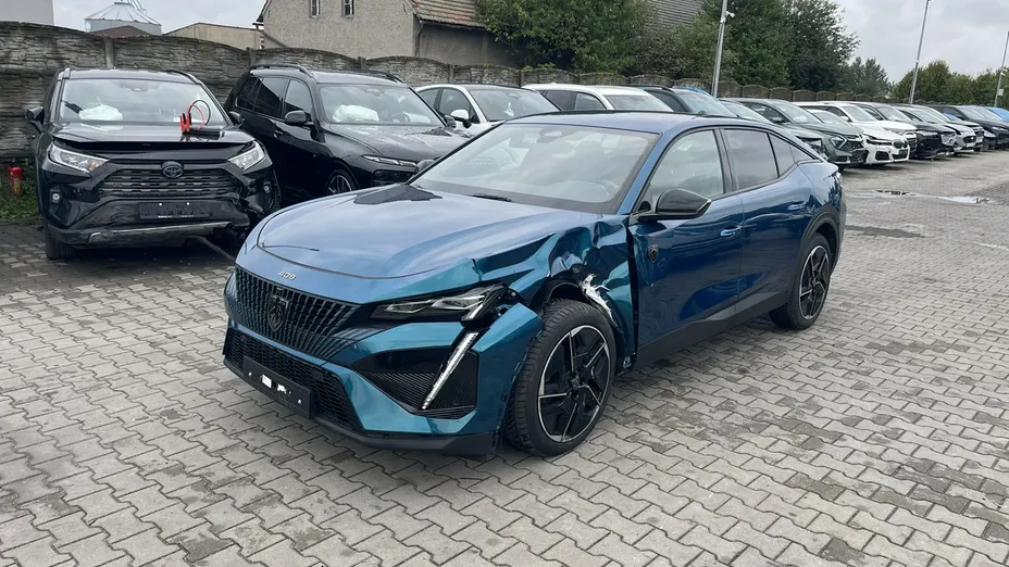 PEUGEOT 408 -
