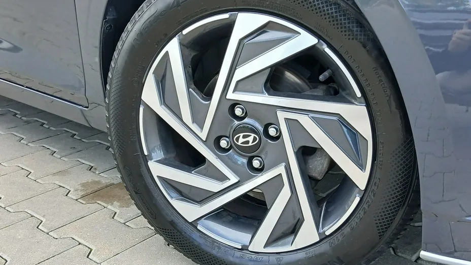 HYUNDAI i20 -