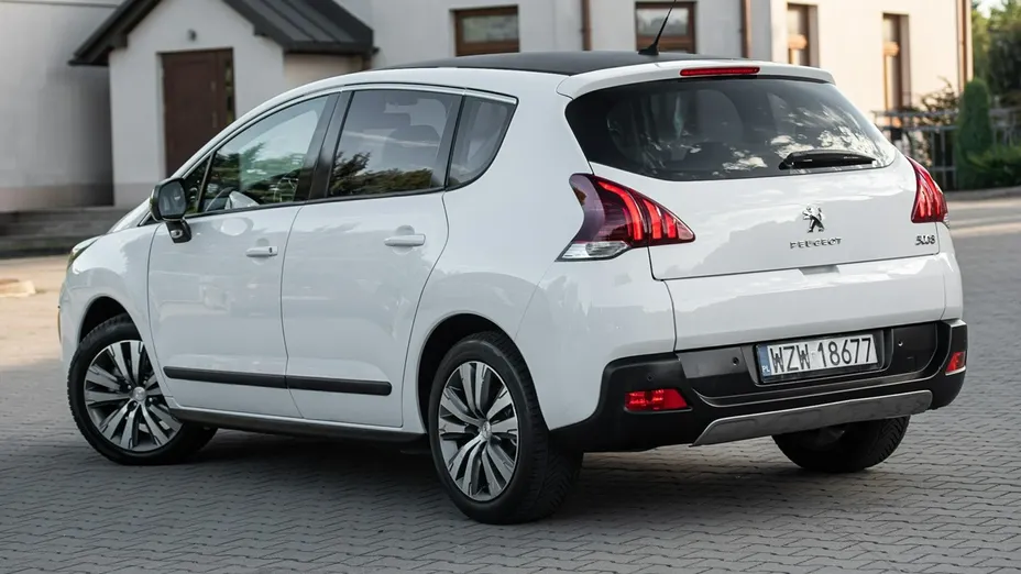 PEUGEOT 3008 -