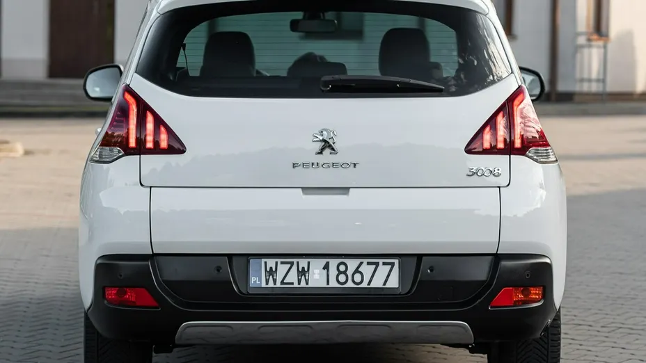 PEUGEOT 3008 -