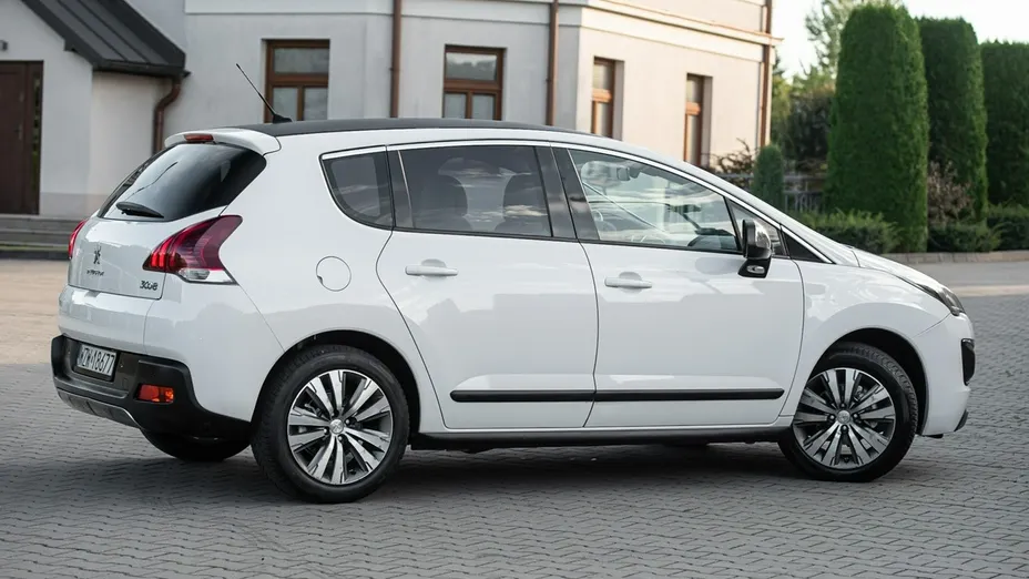 PEUGEOT 3008 -