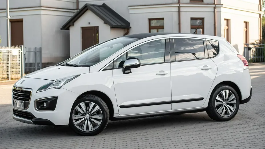 PEUGEOT 3008 -