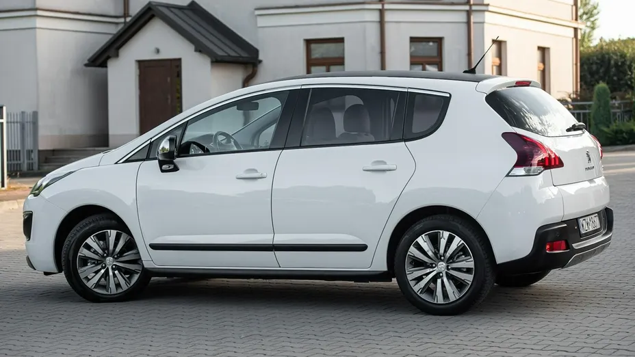 PEUGEOT 3008 -