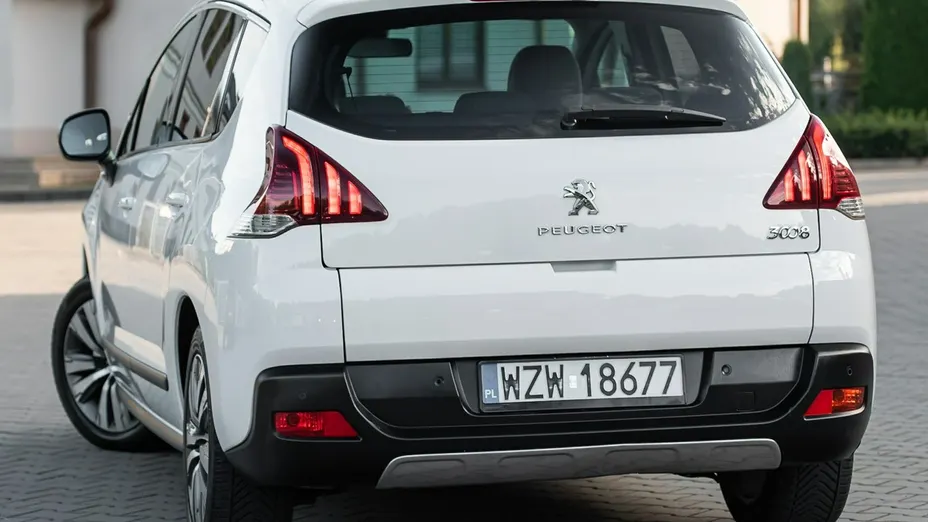 PEUGEOT 3008 -