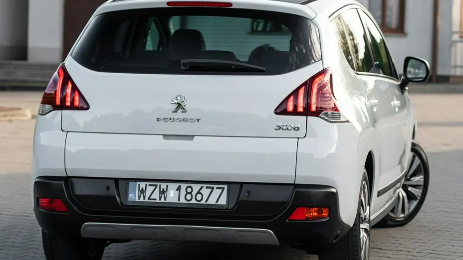 PEUGEOT 3008 -