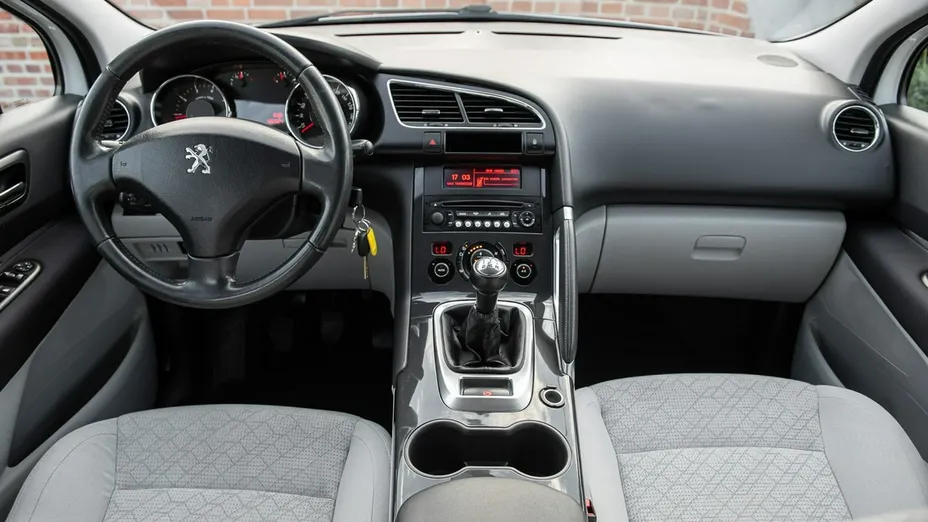 PEUGEOT 3008 -