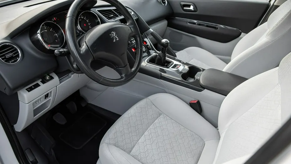 PEUGEOT 3008 -