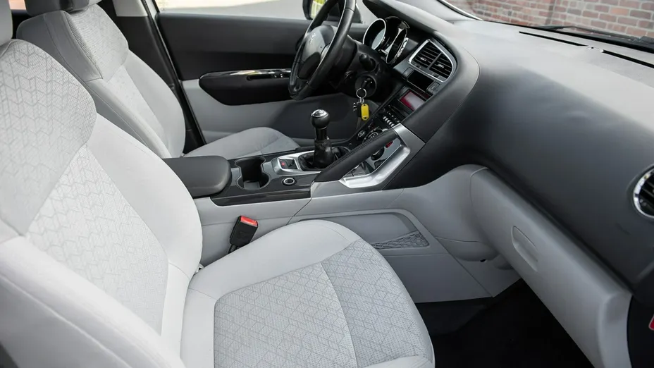 PEUGEOT 3008 -