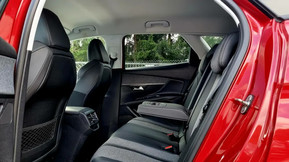 PEUGEOT 3008 -