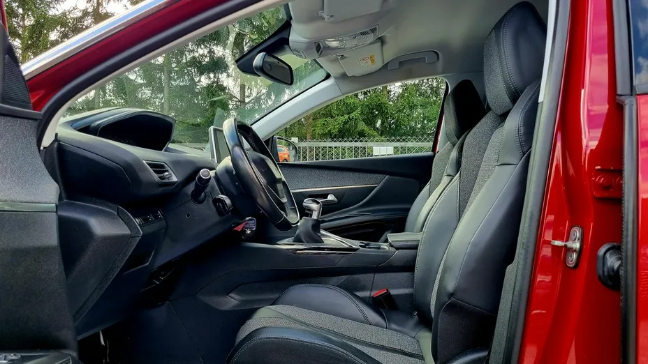 PEUGEOT 3008 -