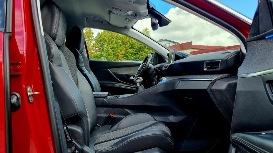 PEUGEOT 3008 -
