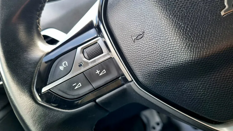 PEUGEOT 3008 -