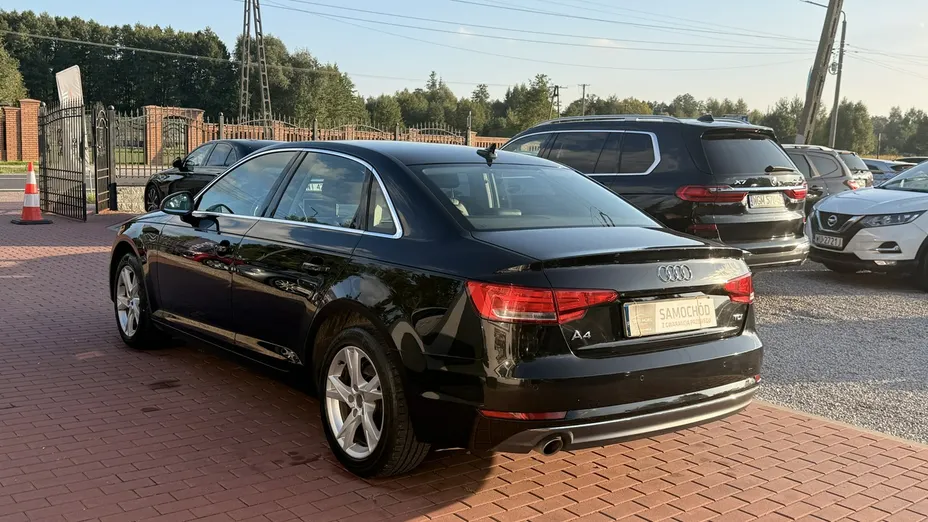 AUDI A4 -