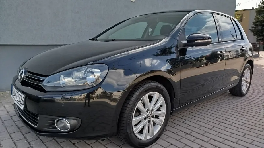 VOLKSWAGEN Golf -