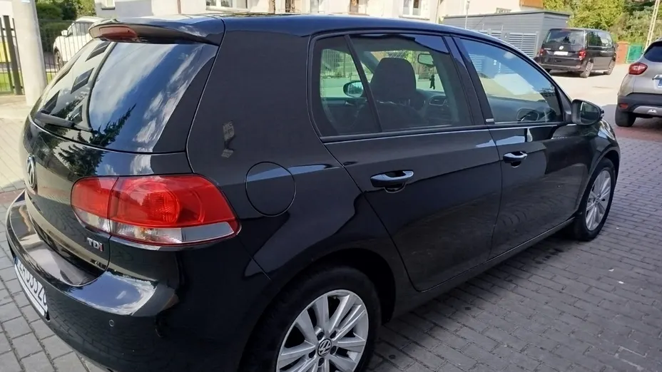 VOLKSWAGEN Golf -