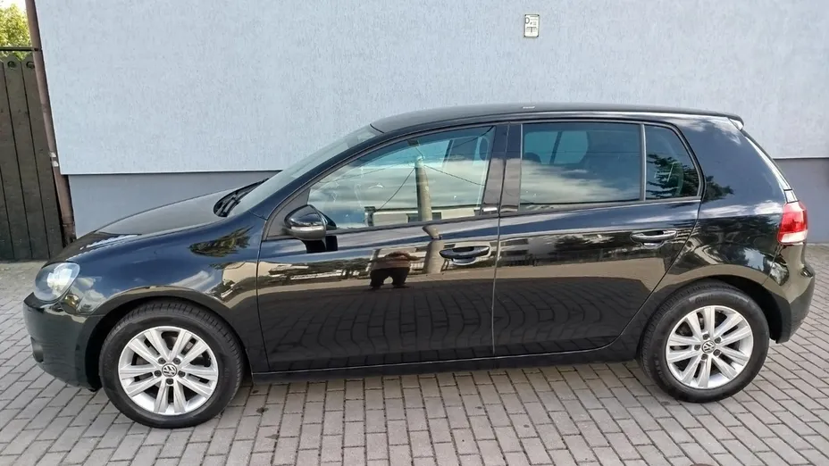 VOLKSWAGEN Golf -
