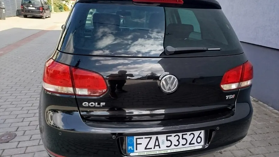 VOLKSWAGEN Golf -