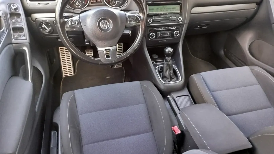 VOLKSWAGEN Golf -