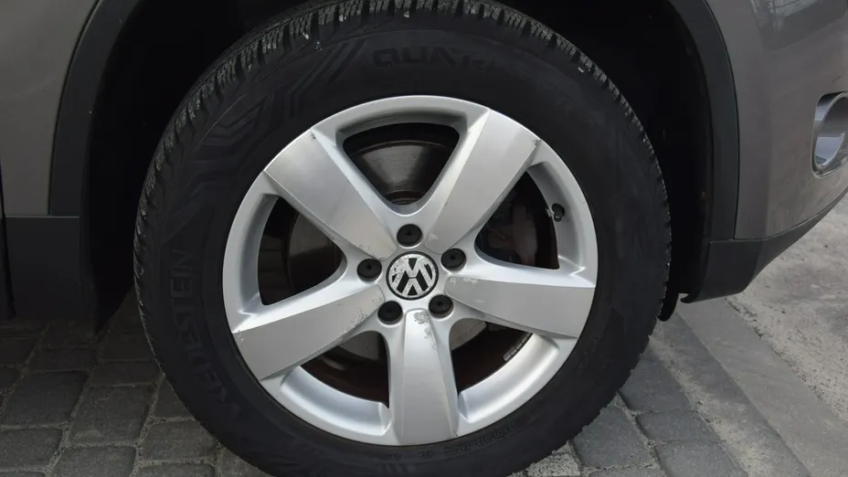 VOLKSWAGEN Tiguan -