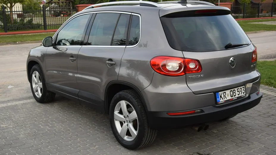 VOLKSWAGEN Tiguan -